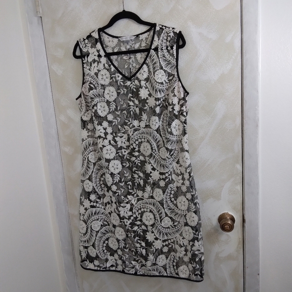 14 Peter Nygard Lace Overlay Dress Black White Tank V neck Floral Plus - Picture 1 of 9